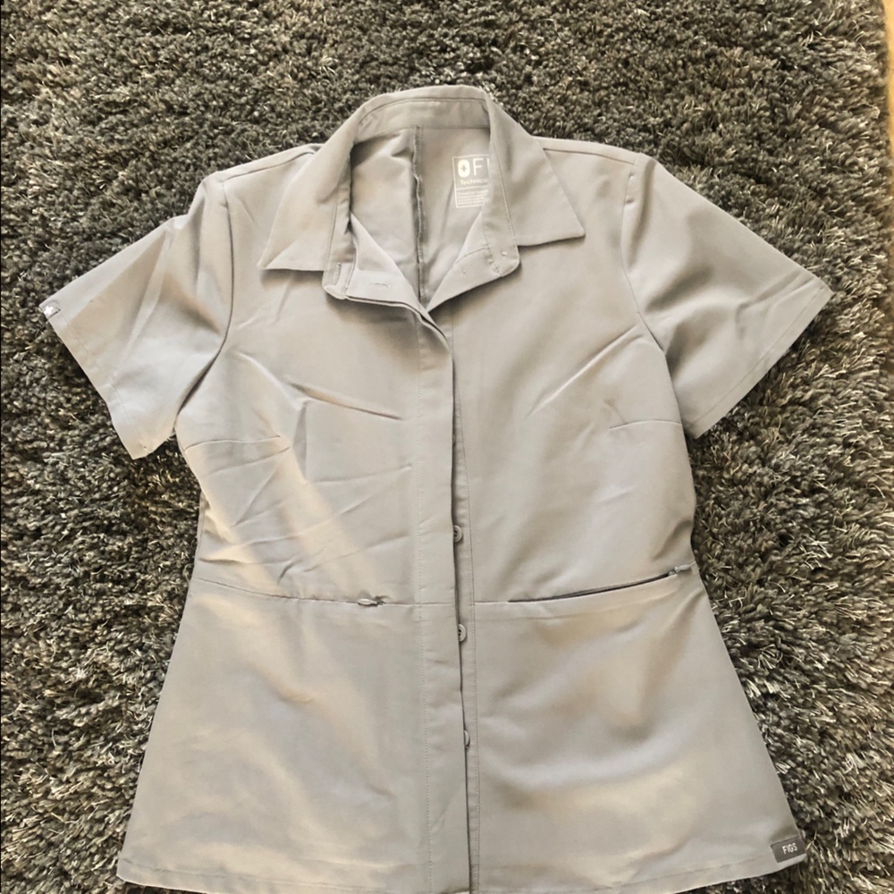 FIGS limited edition style top in SLATE. Size SMALL